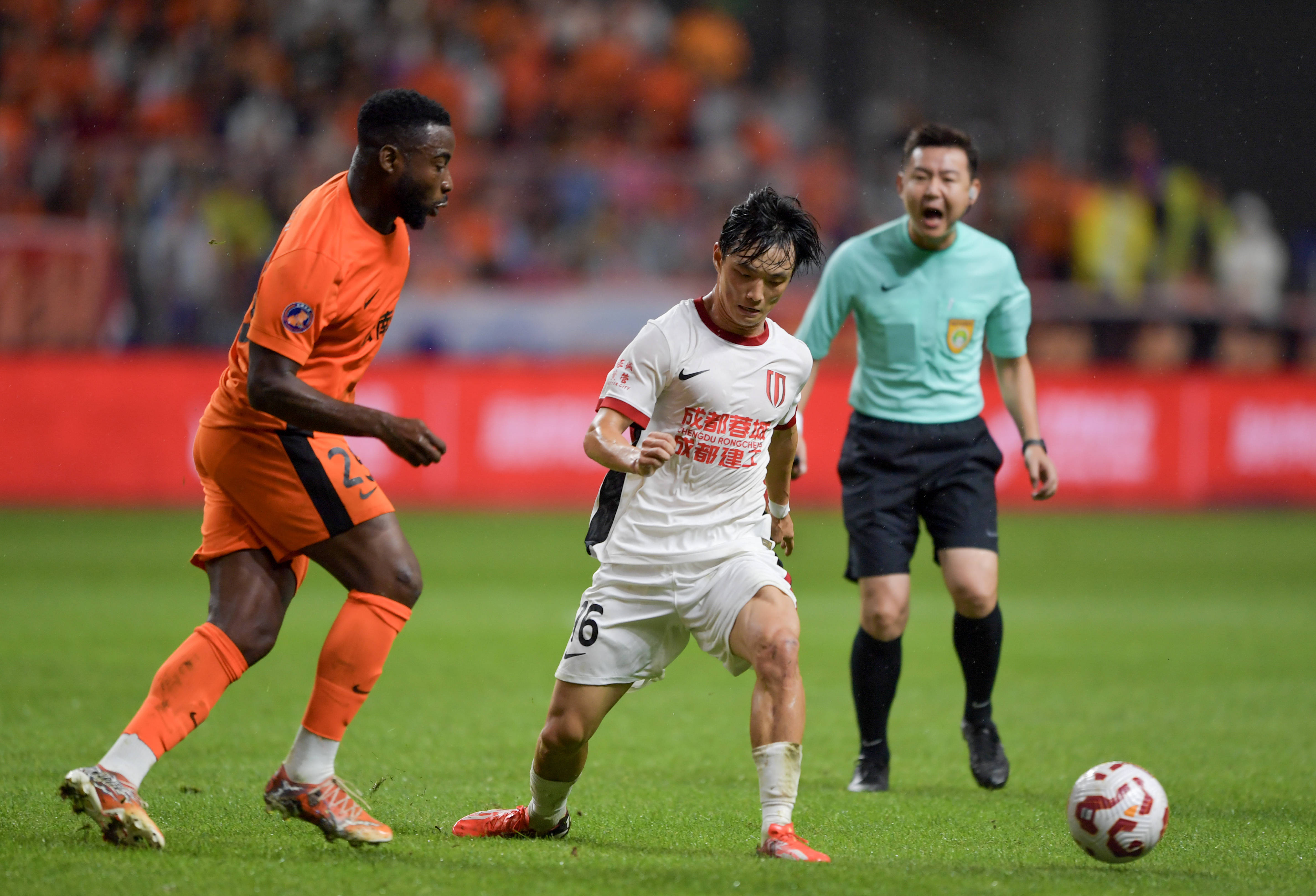 中欧网站 -包含国际比赛日成都蓉城调整名单以备欧冠，再遭质疑环节打磨，媒体盛赞，年轻球员得到机会的词条