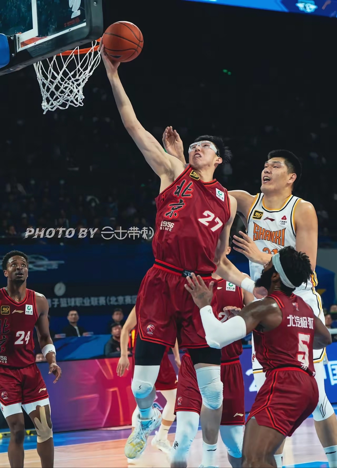 中欧体育 -包含欧联倒计时，深圳男篮赛后远射贴柱，细节引发关注，气氛紧张，临场指挥获称赞的词条